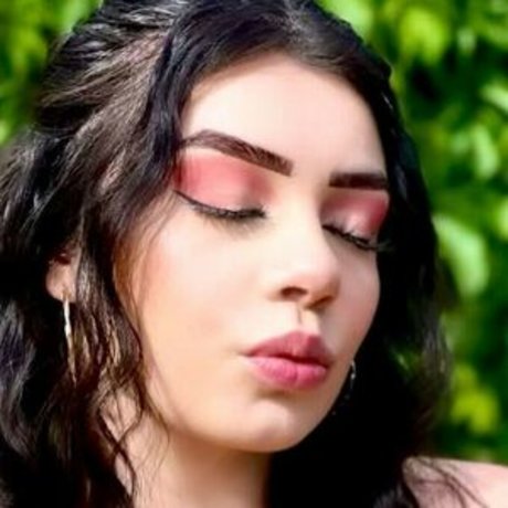 Naakte gelekte OnlyFans-foto van Lilbittyliv