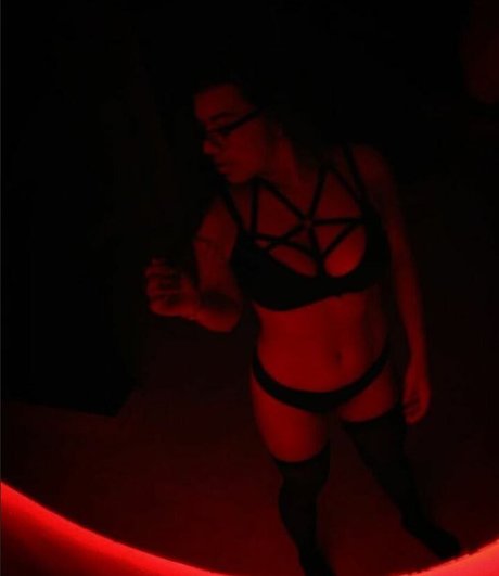 Naakte gelekte OnlyFans-foto van Diochyperez Nerdy
