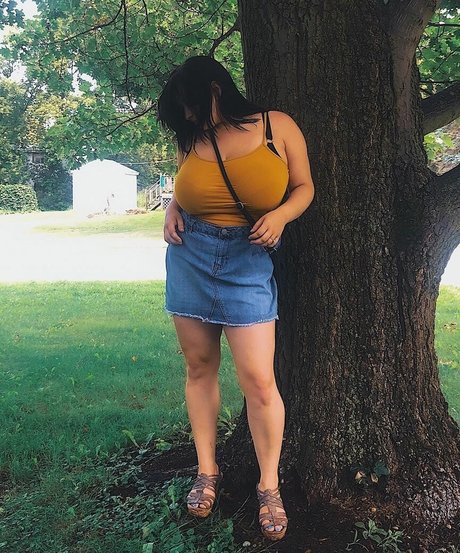 Naakte gelekte OnlyFans-foto van Emaliehall
