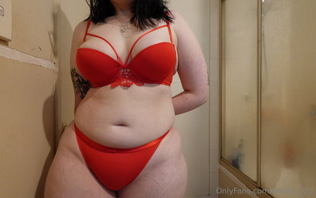 Naakte gelekte OnlyFans-foto van Emilia123