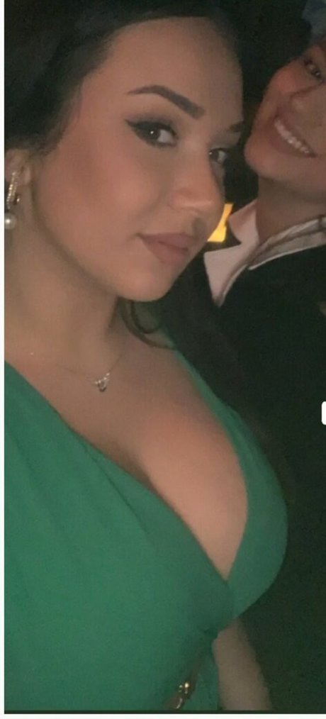 Naakte gelekte OnlyFans-foto van Emina Jahi
