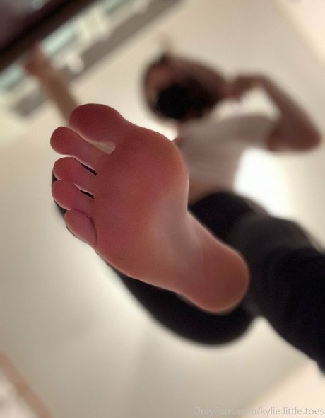 Naakte gelekte OnlyFans-foto van Kylielittletoes
