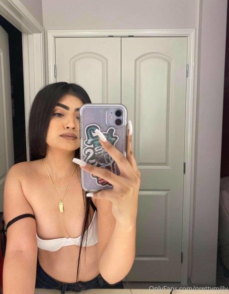 Naakte gelekte OnlyFans-foto van Prettymilly