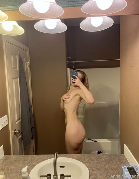Naakte gelekte OnlyFans-foto van Anna1001