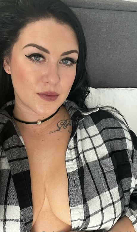 Naakte gelekte OnlyFans-foto van Olivializ