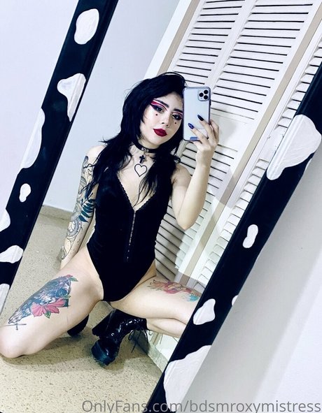 Naakte gelekte OnlyFans-foto van Bdsmroxymistress